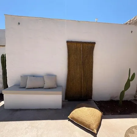 Trullo Nomad Glass Cube Villa *