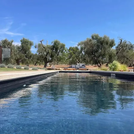 Trullo Nomad Glass Cube Villa *