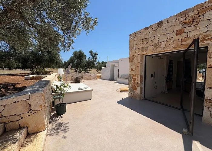 Trullo Nomad Glass Cube Villa *