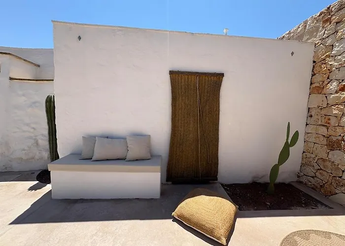 Trullo Nomad Glass Cube Villa *