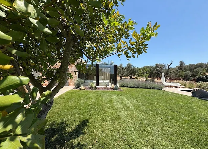 Trullo Nomad Glass Cube Villa *