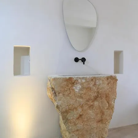 Trullo Nomad Glass Cube فيلة