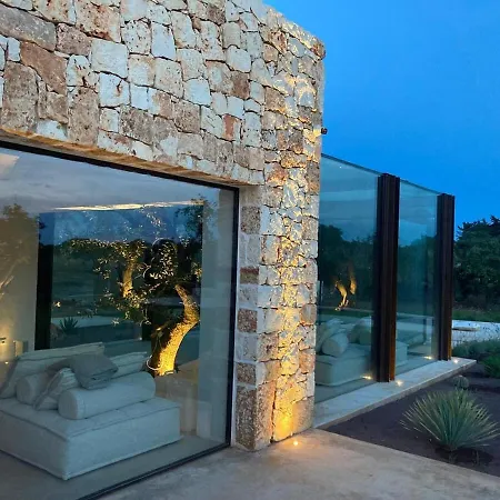 فيلة Trullo Nomad Glass Cube *