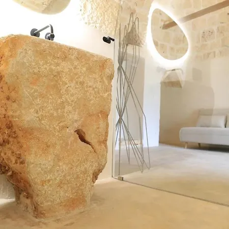 Trullo Nomad Glass Cube فيلة